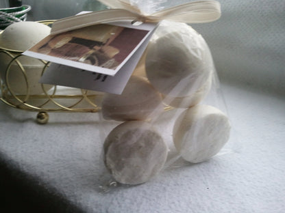14 bath bombs in Oatmeal, Milk & Honey fragrance, gift bag bath fizzies, great for kids...these smell delicious