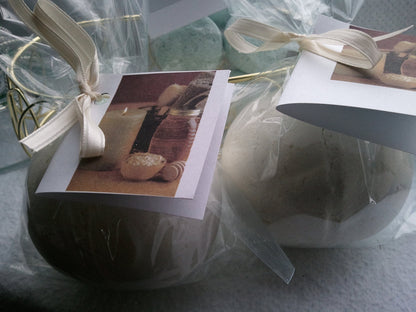 14 bath bombs in Oatmeal, Milk & Honey fragrance, gift bag bath fizzies, great for kids...these smell delicious